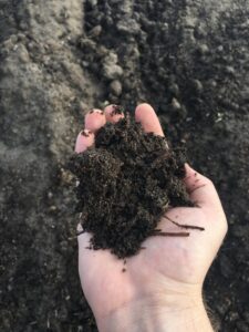 Plantejord og sand